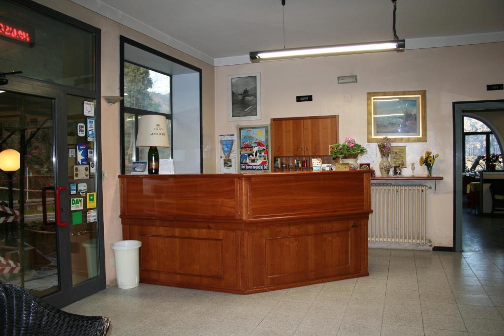 Hotel Olivi Сало Экстерьер фото