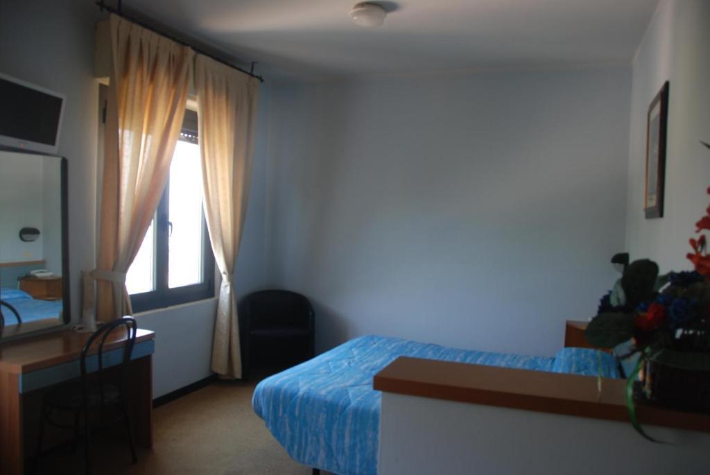 Hotel Olivi Сало Экстерьер фото