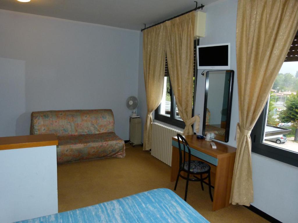 Hotel Olivi Сало Экстерьер фото