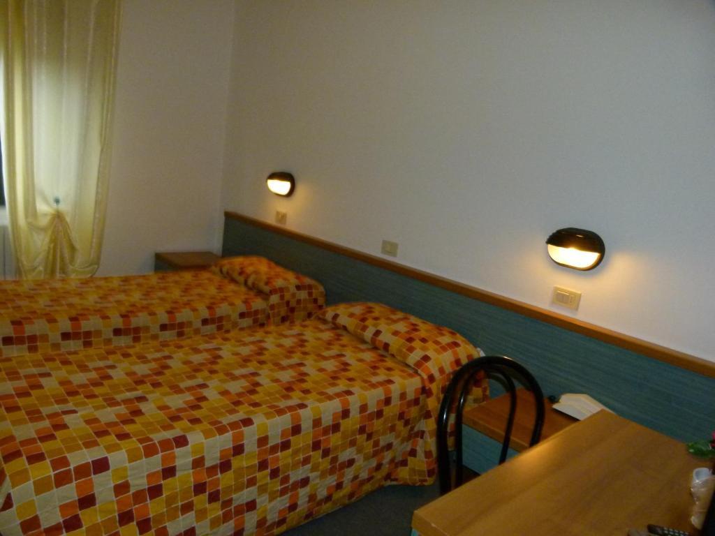 Hotel Olivi Сало Экстерьер фото