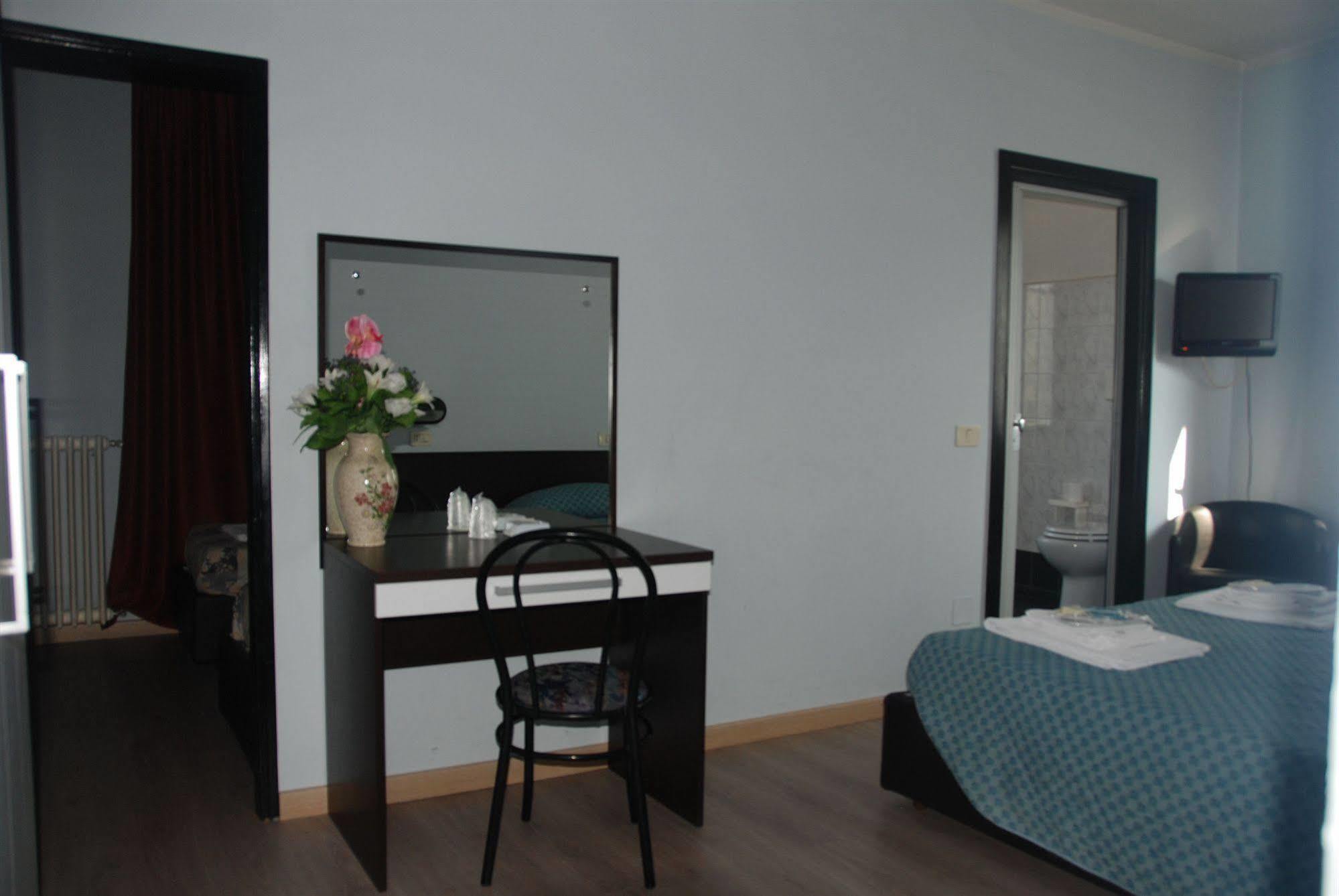 Hotel Olivi Сало Экстерьер фото