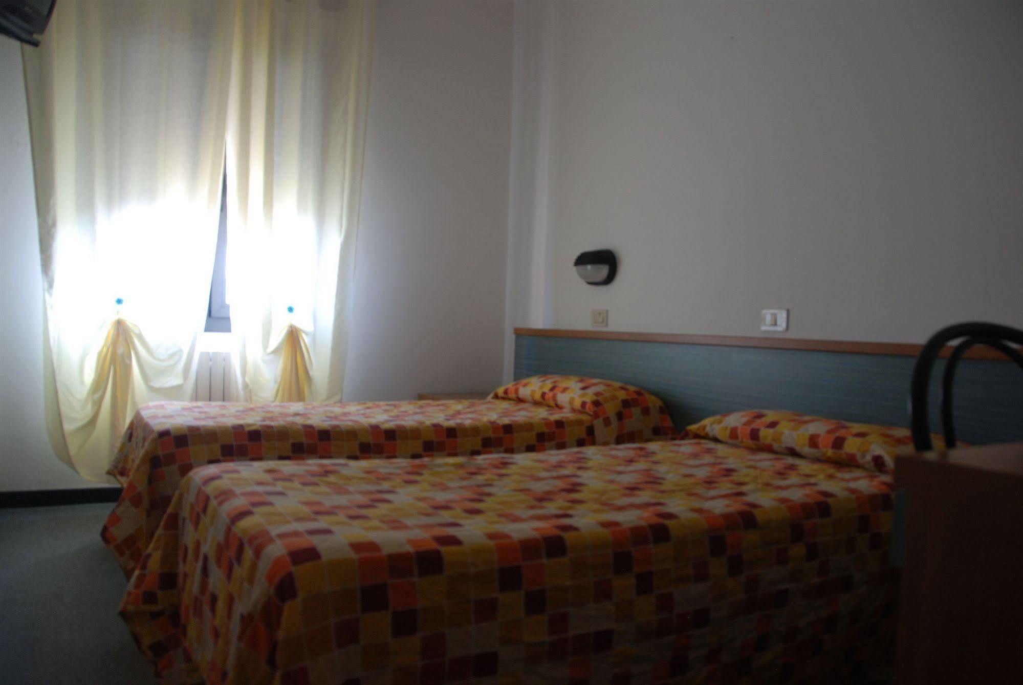 Hotel Olivi Сало Экстерьер фото