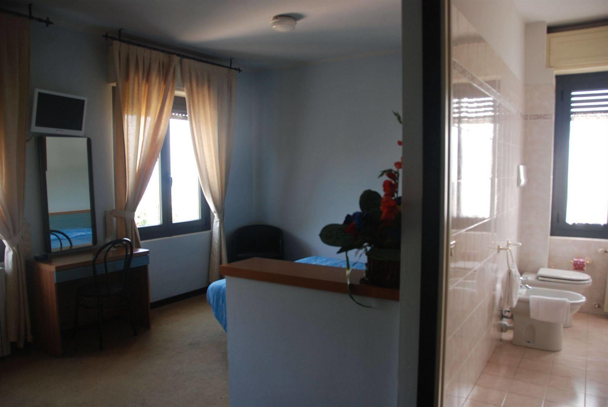 Hotel Olivi Сало Экстерьер фото
