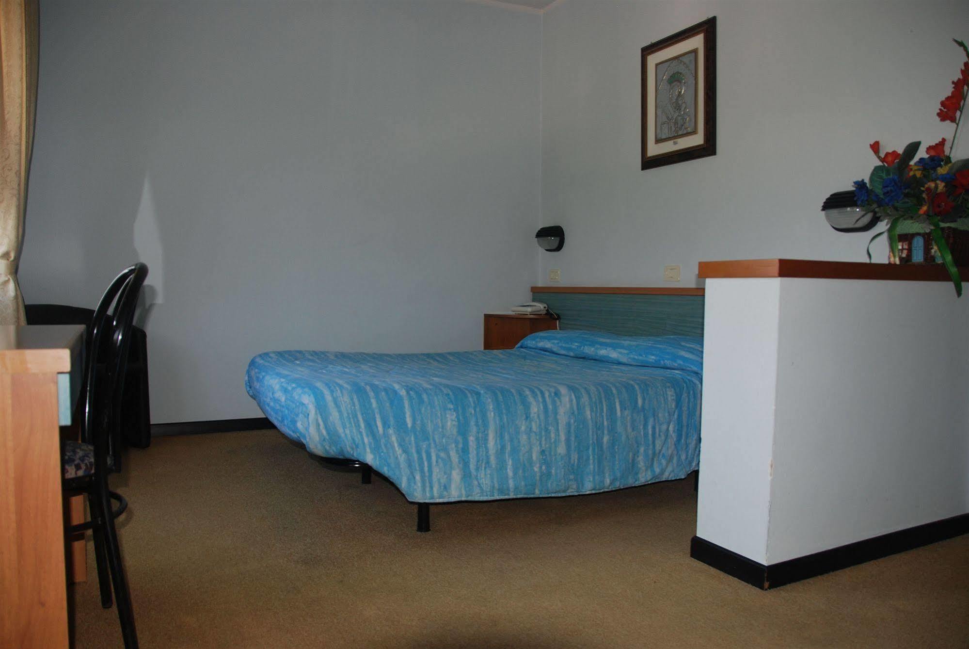 Hotel Olivi Сало Экстерьер фото