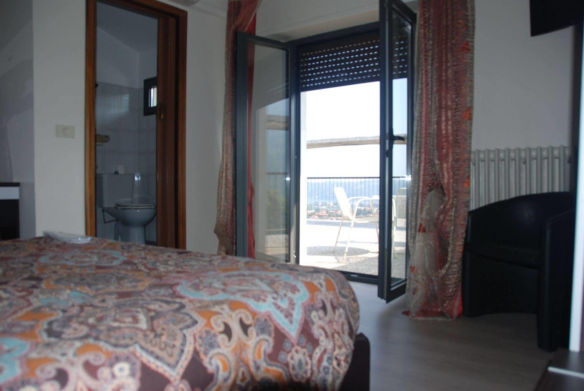 Hotel Olivi Сало Экстерьер фото