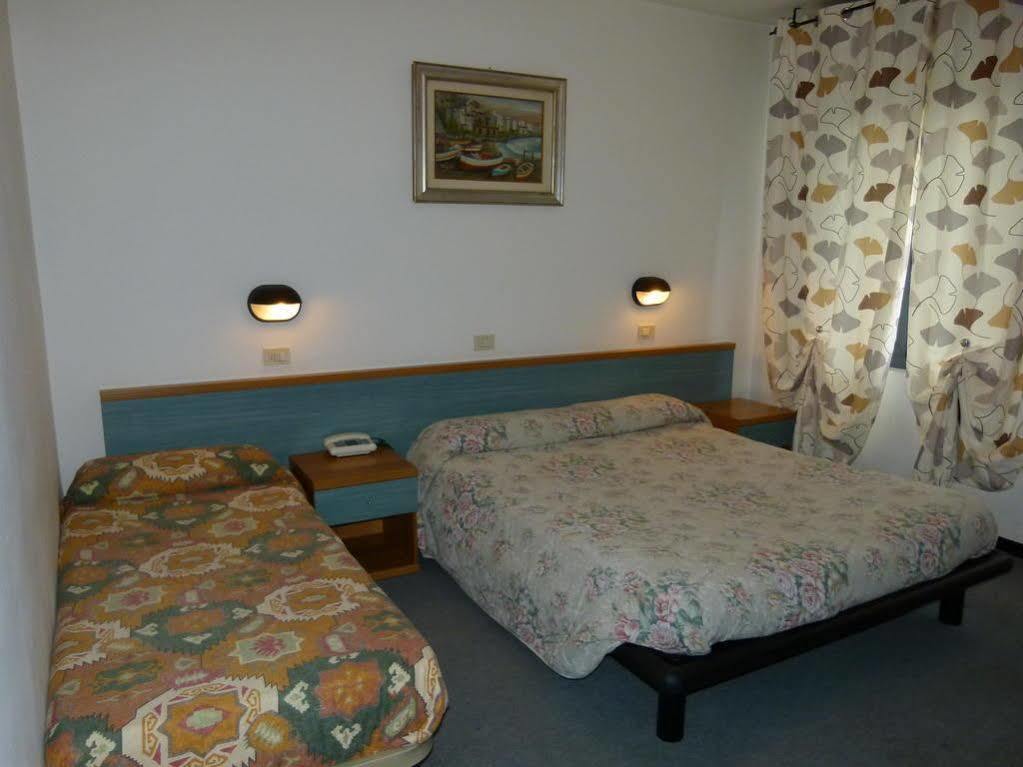 Hotel Olivi Сало Экстерьер фото